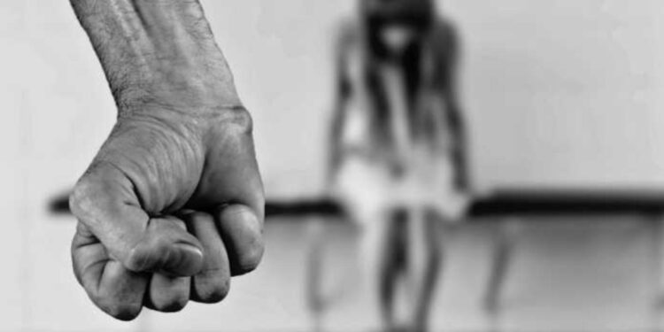Pozzuoli: Oss abusa di una minore ricoverata
