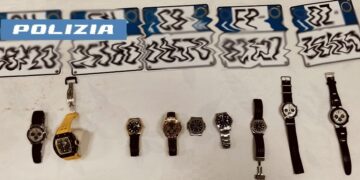 Quartieri Spagnoli: Trovati in casa di una 29enne, orologi preziosi di dubbia provenienza