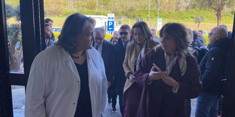 Ospedale Santa Maria delle Grazie di Pozzuoli: terza sala endoscopica in Gastroenterologia, seconda emodinamica in Cardiologia e nuovo reparto di Neurochirurgia con terapia intensiva