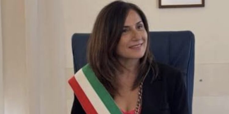 Ercolano: Il neo sindaco Garzia distribuisce gli assegni di cura a tutti