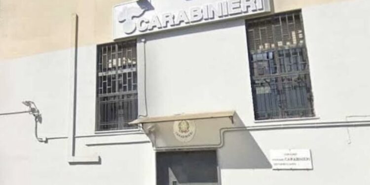 Secondigliano:33enne finisce in manette per “attacco” con sassi alla caserma dei Carabinieri