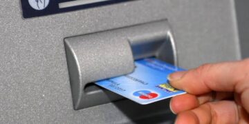 San Giovanni a Teduccio: Preleva al Bancomat con il cappuccio