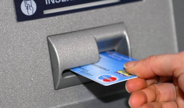 San Giovanni a Teduccio: Preleva al Bancomat con il cappuccio