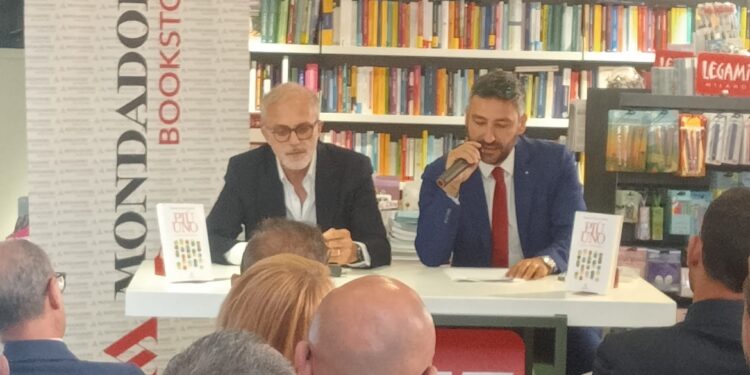 Frattamaggiore: Successo di pubblico alla presentazione del libro di Ernesto Maria Ruffini