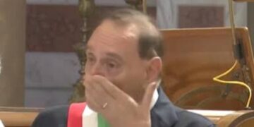 Benevento: Mastella annuncia commosso in pubblico di essere malato