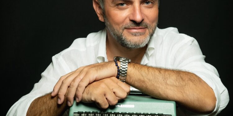 Michelangelo IOSSA , il 20 luglio esce con il suo nuovo libro, NON SIAMO NAPOLETANI