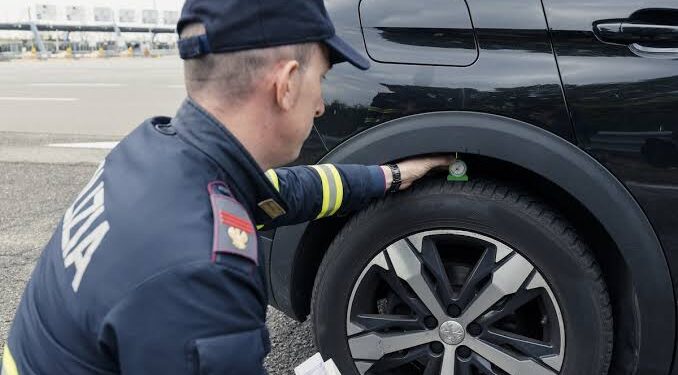 Vacanze sicure 2026: I consigli della Polizia stradale e Assogomme