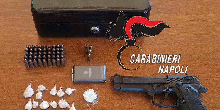 Giugliano:Donna lancia dal balcone cassetta di sicurezza con droga