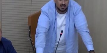 Afragola: Giustino nomina il settimo assessore , ma scoppia polemica sui social tr De Stefano e Baia