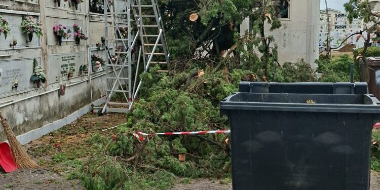 Frattamaggiore: I danni del maltempo non risparmiano il Cimitero