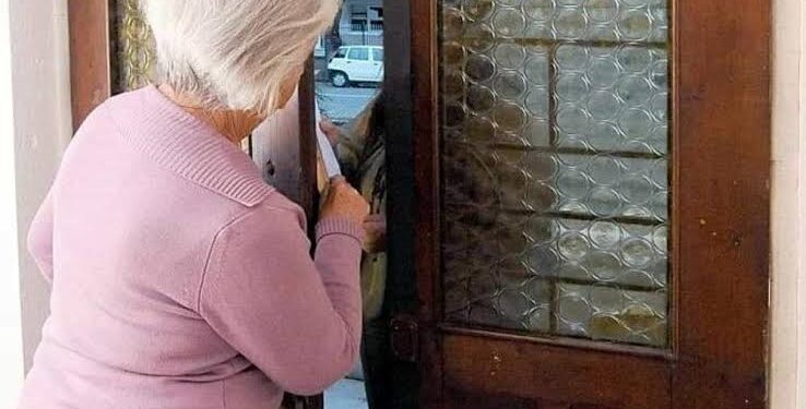 Sant’Antimo: 16enne tenta truffa ad un anziana denunciato