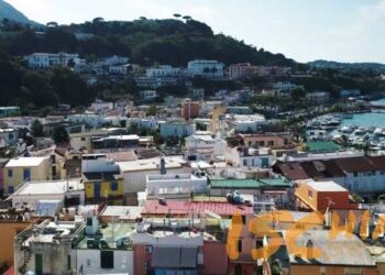 Ischia: 20enne ferito con arma di taglio , si presenta in ospedale con false generalità