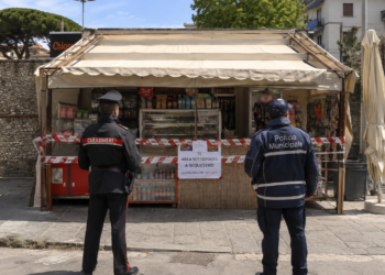 Castellamare: Sigilli a chiosco abusivo in via Bonito