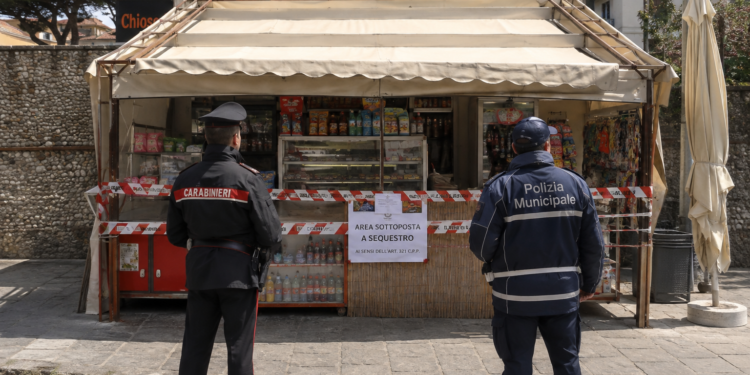 Castellamare: Sigilli a chiosco abusivo in via Bonito
