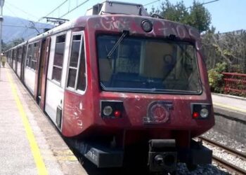 Circumvesuviana stamani due tratte interrotte