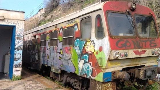 Circumflegrea, treni fermi causa furti