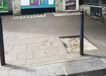 Vomero, emergenza buche, un cittadino si frattura il malleolo
