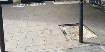 Vomero, emergenza buche, un cittadino si frattura il malleolo