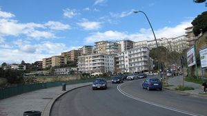 Posillipo : Olandese entra in un locale di Via Petrarca, pretende di non pagare le bibite e aggredisce il proprietario