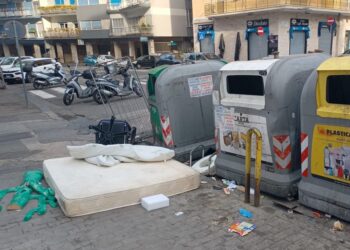Vomero al collasso igienico sanitario in Via Ribera