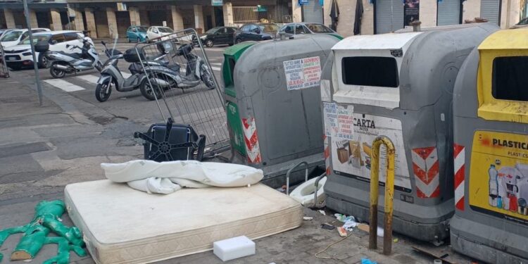Vomero al collasso igienico sanitario in Via Ribera