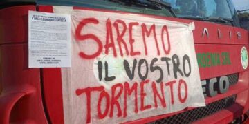 Comitati Bagnoli e sfrattati bloccano i camion del cantiere America cup