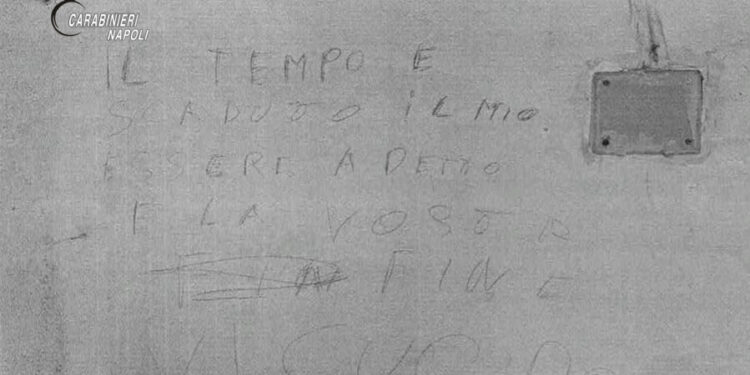 Napoli: Scritte minacciose sul pianerottolo di casa da parte dell’ex marito
