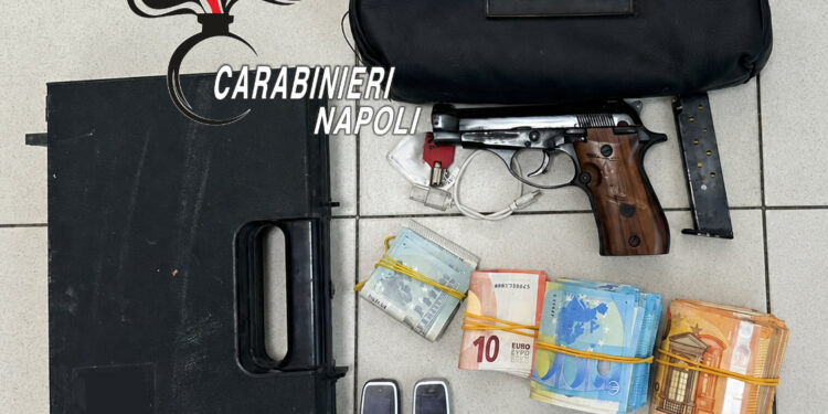 Procida: 51enne custodiva nella tasca dell’accappatoio una pistola