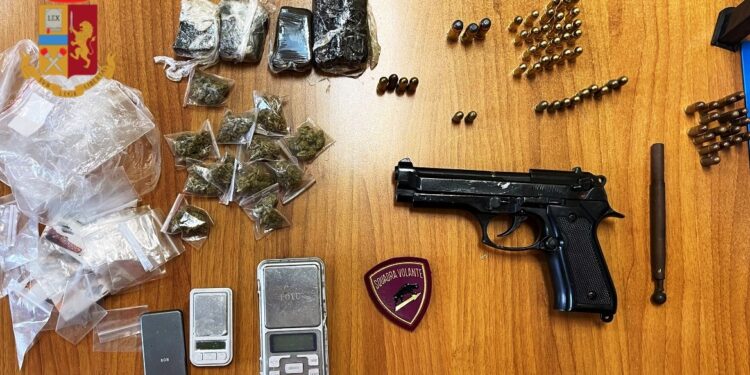Acerra: Sequestro di armi ,droga e cartucce in un casolare disabitato