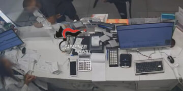 Barra: Rapina una farmacia a volto coperto ma con tatuaggi a vista