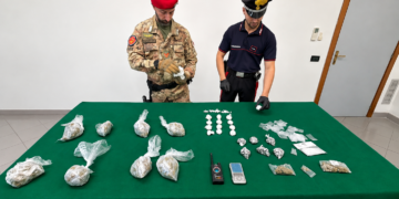 Castellamare di Stabia: Sequestro di 1355 dosi di droga e un microspie