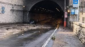 Sorrento: Ancora chiusa la statale per la frana