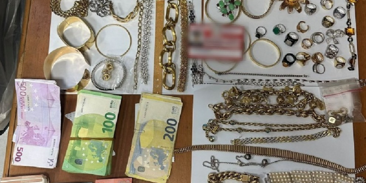 Posillipo: Truffa del finto carabiniere, tratto in arresto in possesso di gioielli e denaro