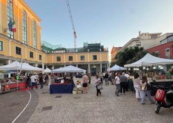 Frattamaggiore: Fiera del Vintage in Piazza Umberto I, forma ridotta dopo controlli della Polizia locale su esposto di parte della minoranza consiliare