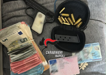 Napoli: Blitz delle forze dell’ordine nel rione Traiano, pistola, soldi e documento contraffatto