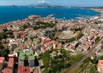 Pozzuoli: Arrestato 16enne per spaccio, i genitori sapevano che si drogasse solo