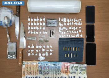 Casavatore : Polizia arresta pusher 44enne con 30 grammi di cocaina e soldi