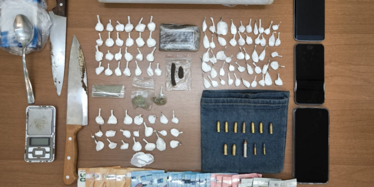 Casavatore : Polizia arresta pusher 44enne con 30 grammi di cocaina e soldi