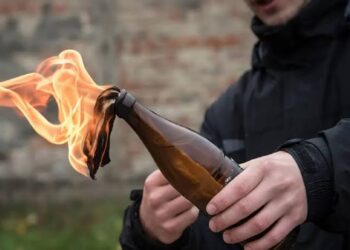 Somma Vesuviana: Viaggia in auto con 3 molotov e fa un incidente